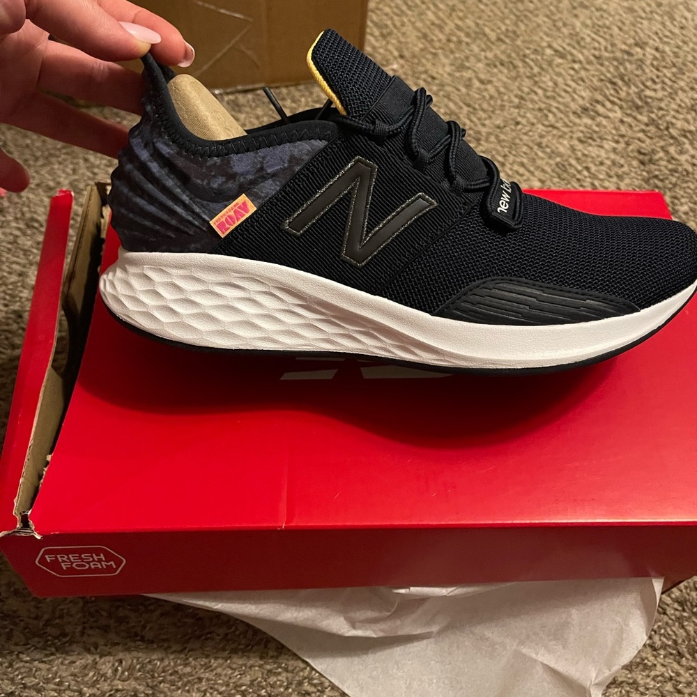 New Balance Fresh Foam Roav size 8.5 Women’s black/grey